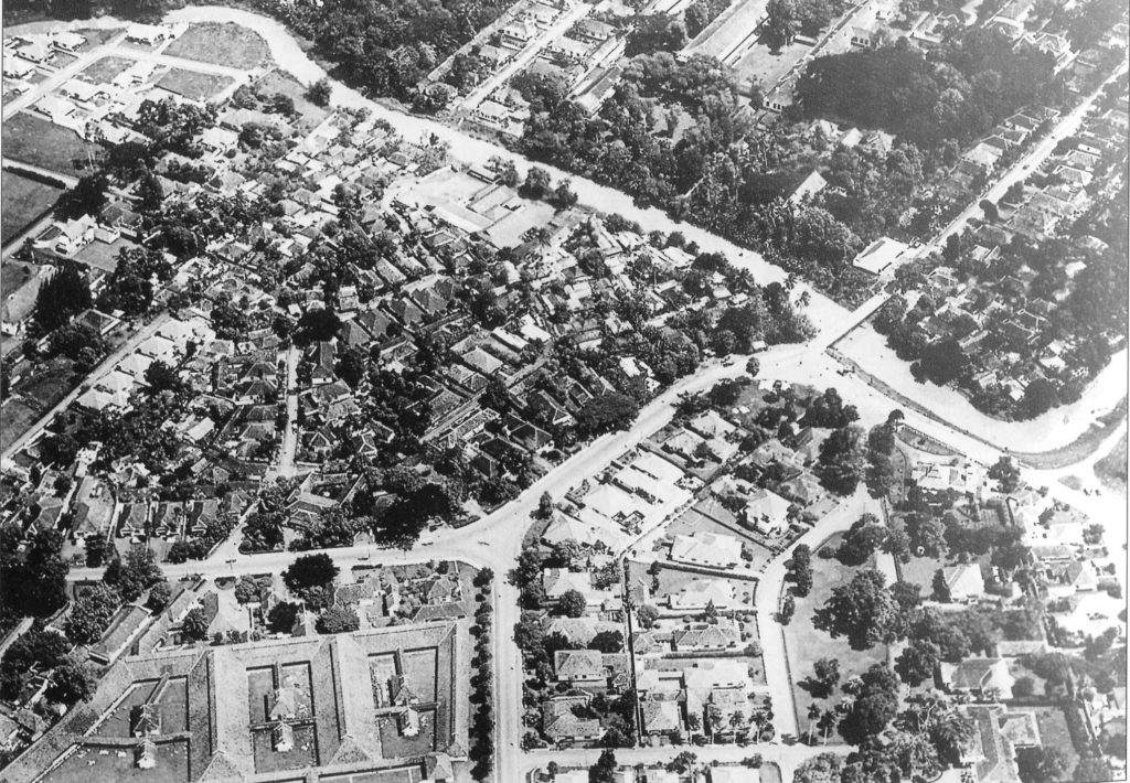 Areal photograph taken over southern Batavia in 1933. ADEK was then used as temporary accommodation for contract Javanese coolie labourers